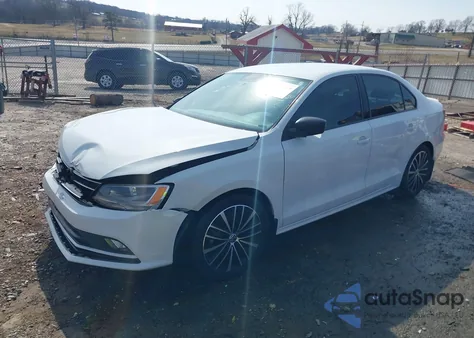 2016 Volkswagen Jetta 1.8T Sport z USA, uszkodzony, nr VIN 3VWD17AJXGM415278